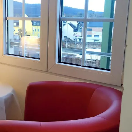 Grosse 2 Mit Bad Dusche Und Badewanne Boppard
