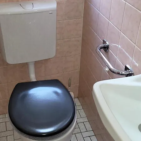 Grosse 2 Mit Bad Dusche Und Badewanne Boppard