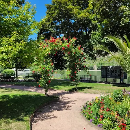 Grosse 2 Mit Bad Dusche Und Badewanne * 博帕德