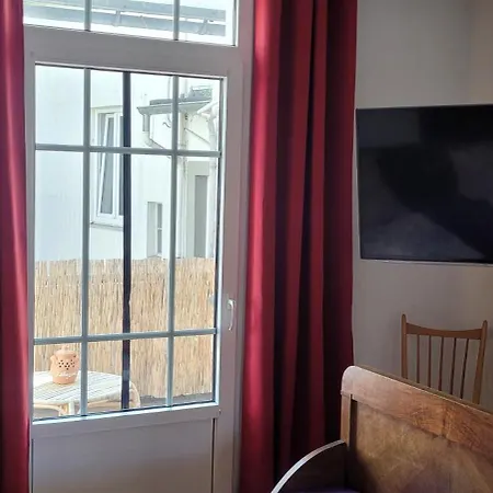 Grosse 2 Mit Bad Dusche Und Badewanne *