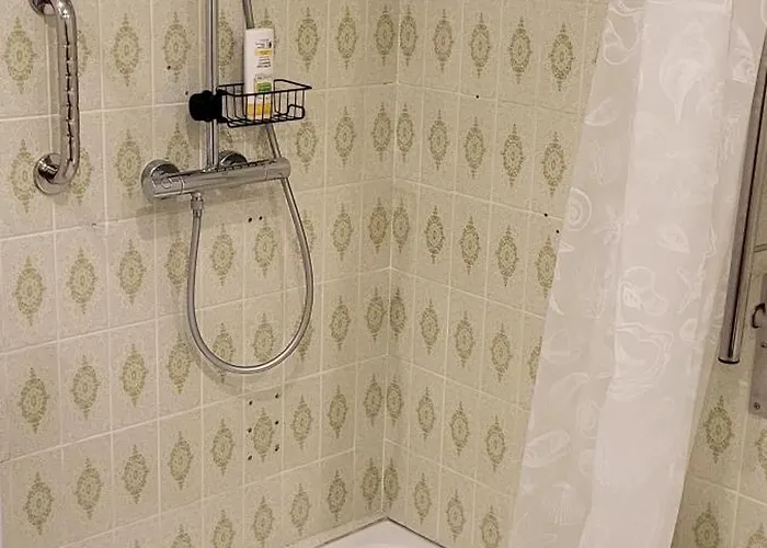 Grosse 2 Mit Bad Dusche Und Badewanne *