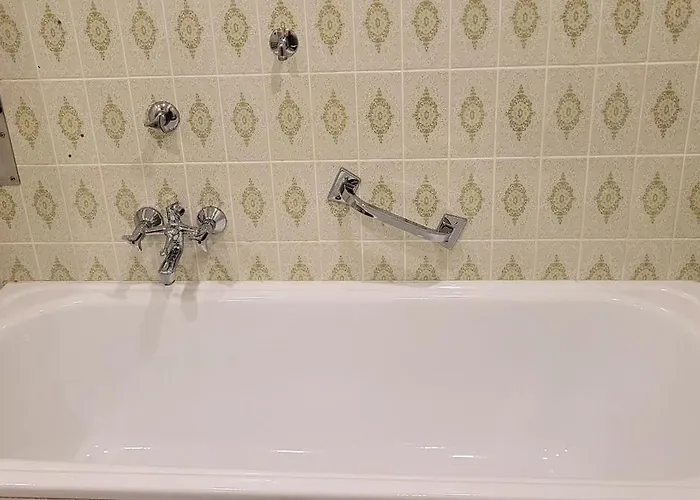 Grosse 2 Mit Bad Dusche Und Badewanne * ボッパルト