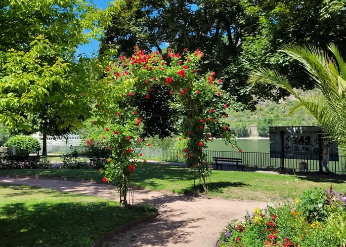 Grosse 2 Mit Bad Dusche Und Badewanne * ボッパルト